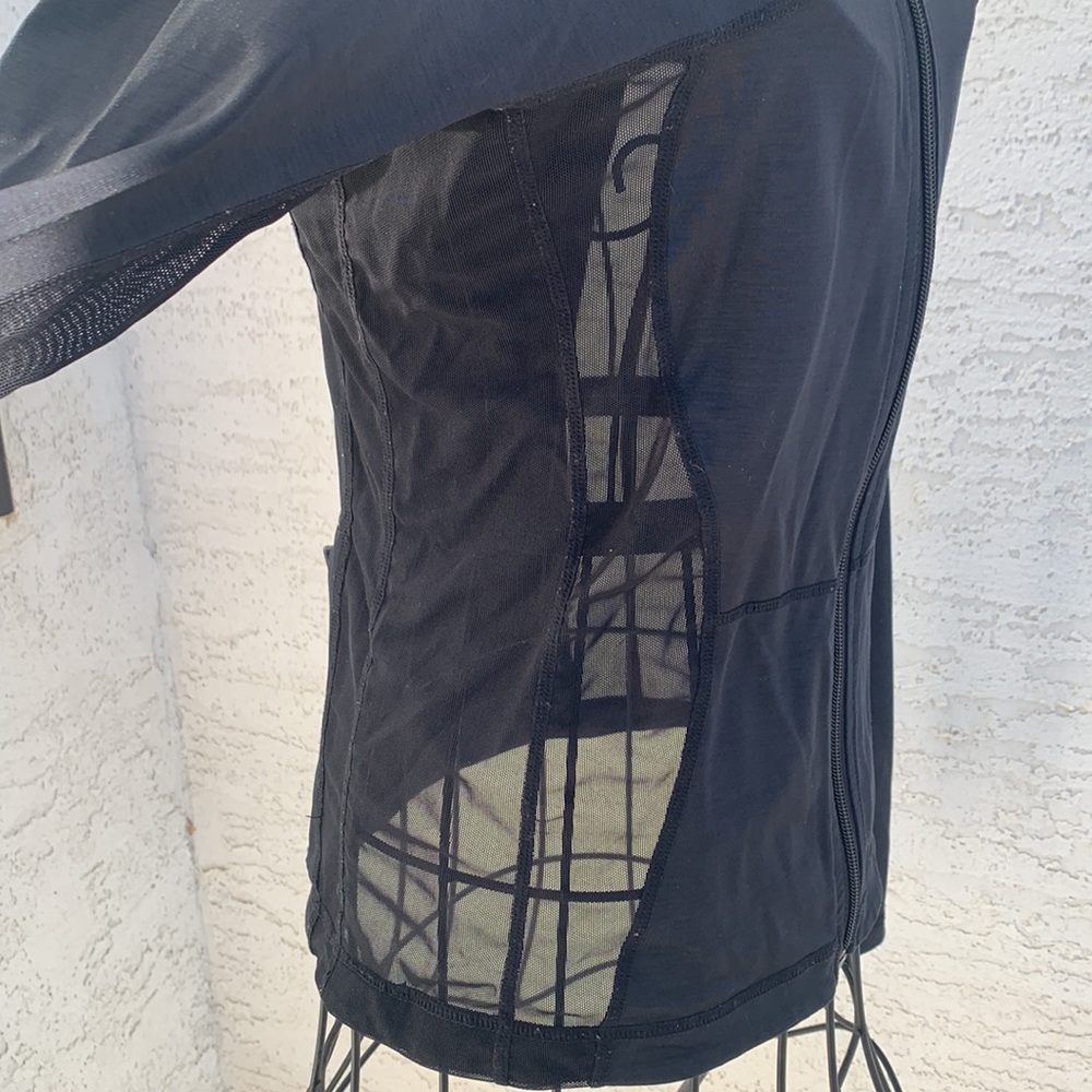 Lululemon Mesh Define Jacket - Picture 12 of 15